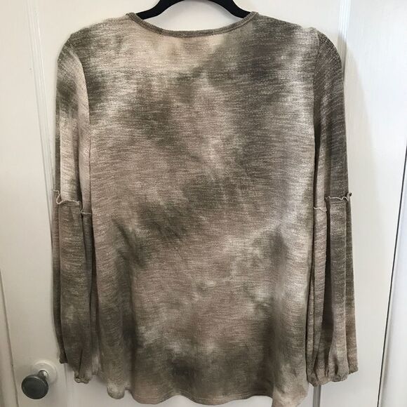 NWOT Riah Fashion Round Neck Puff Sleeve Top - Picture 2 of 7